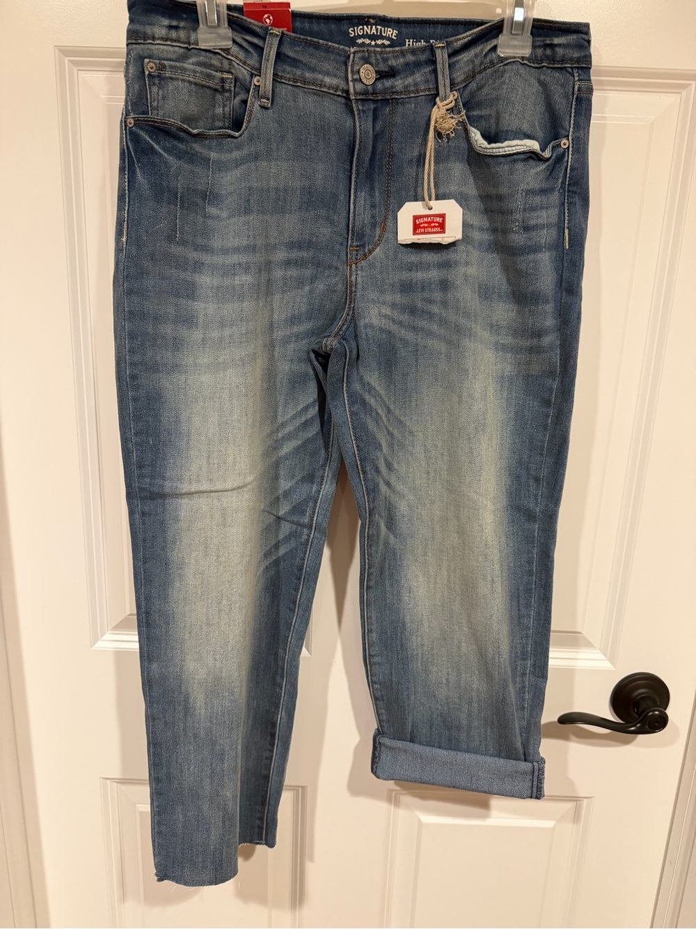 Signature by Levi Strauss & Co. Women’s 10 Blue Med Wash High-Rise Slim Crop